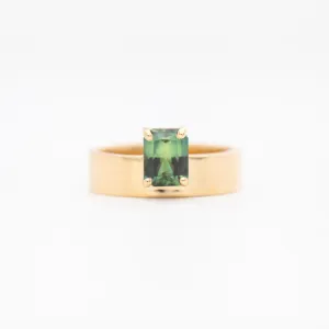 1.38 ct Australian Gradient Sapphire Vertical Monolith Ring