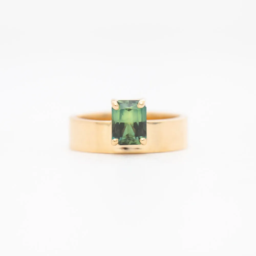 1.38 ct Australian Gradient Sapphire Vertical Monolith Ring