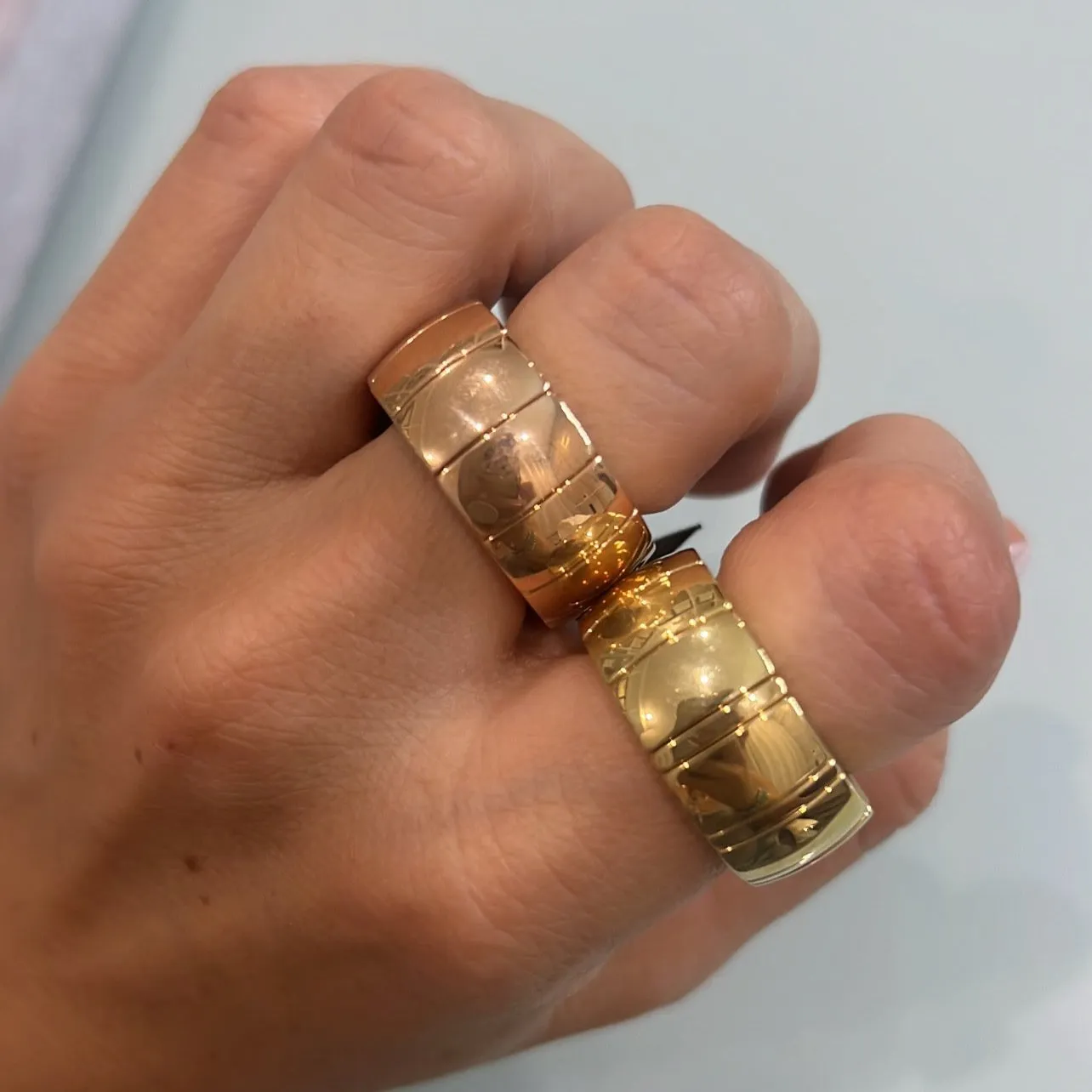 Aura Gold Overlay Stretch Ring by Roberto Demeglio