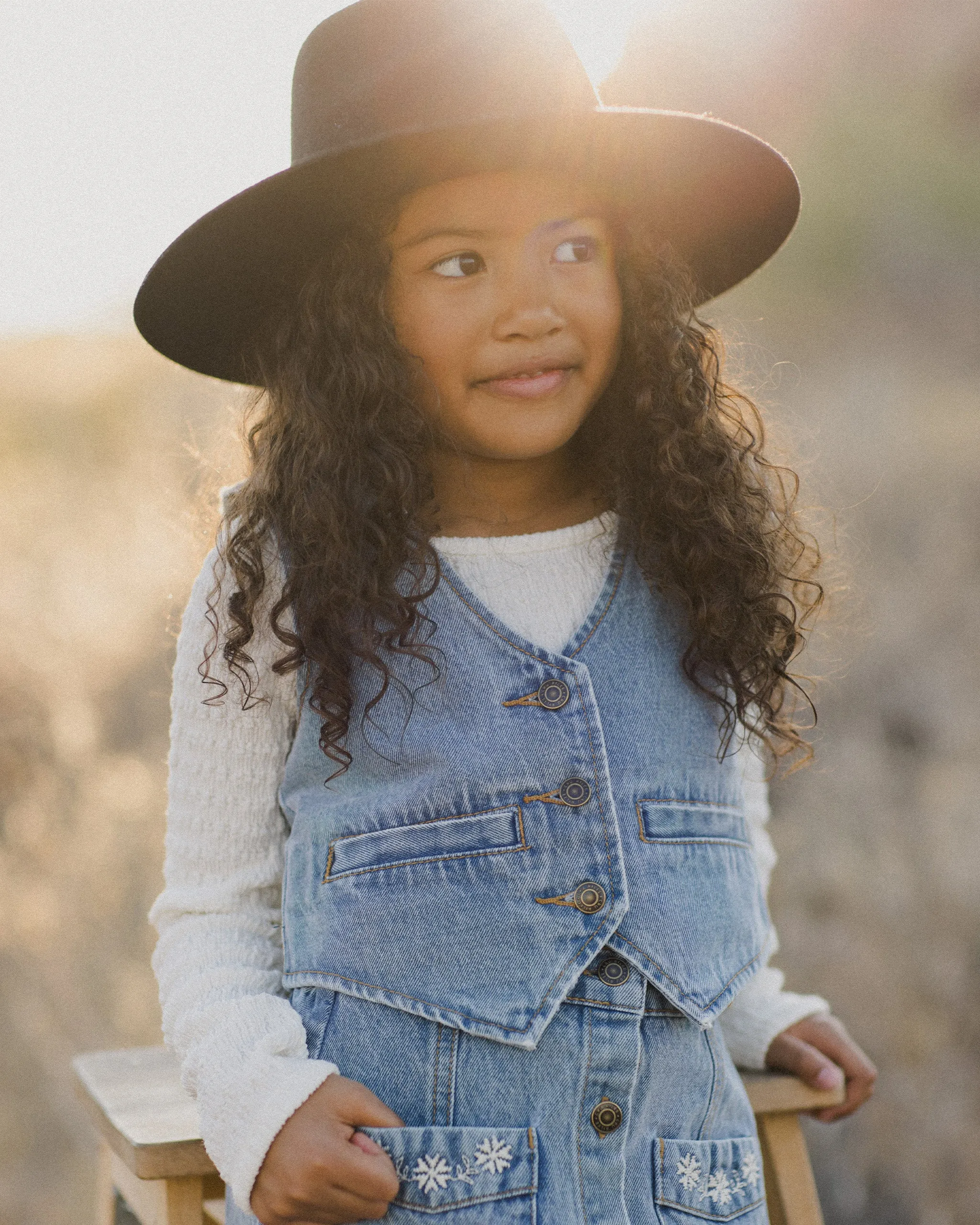 Denver Mini Skirt || Light Washed Denim