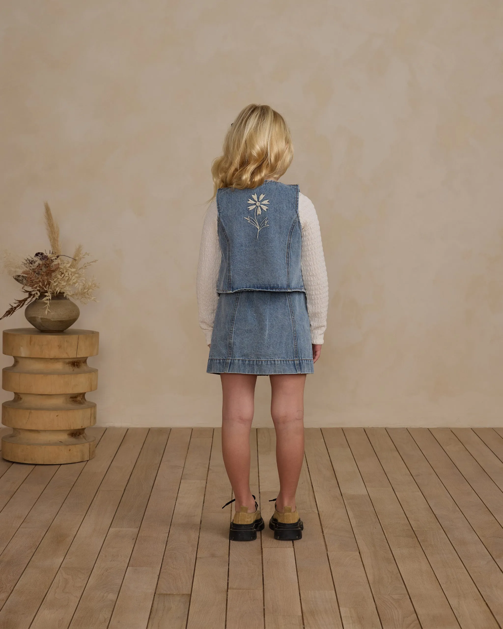 Denver Mini Skirt || Light Washed Denim