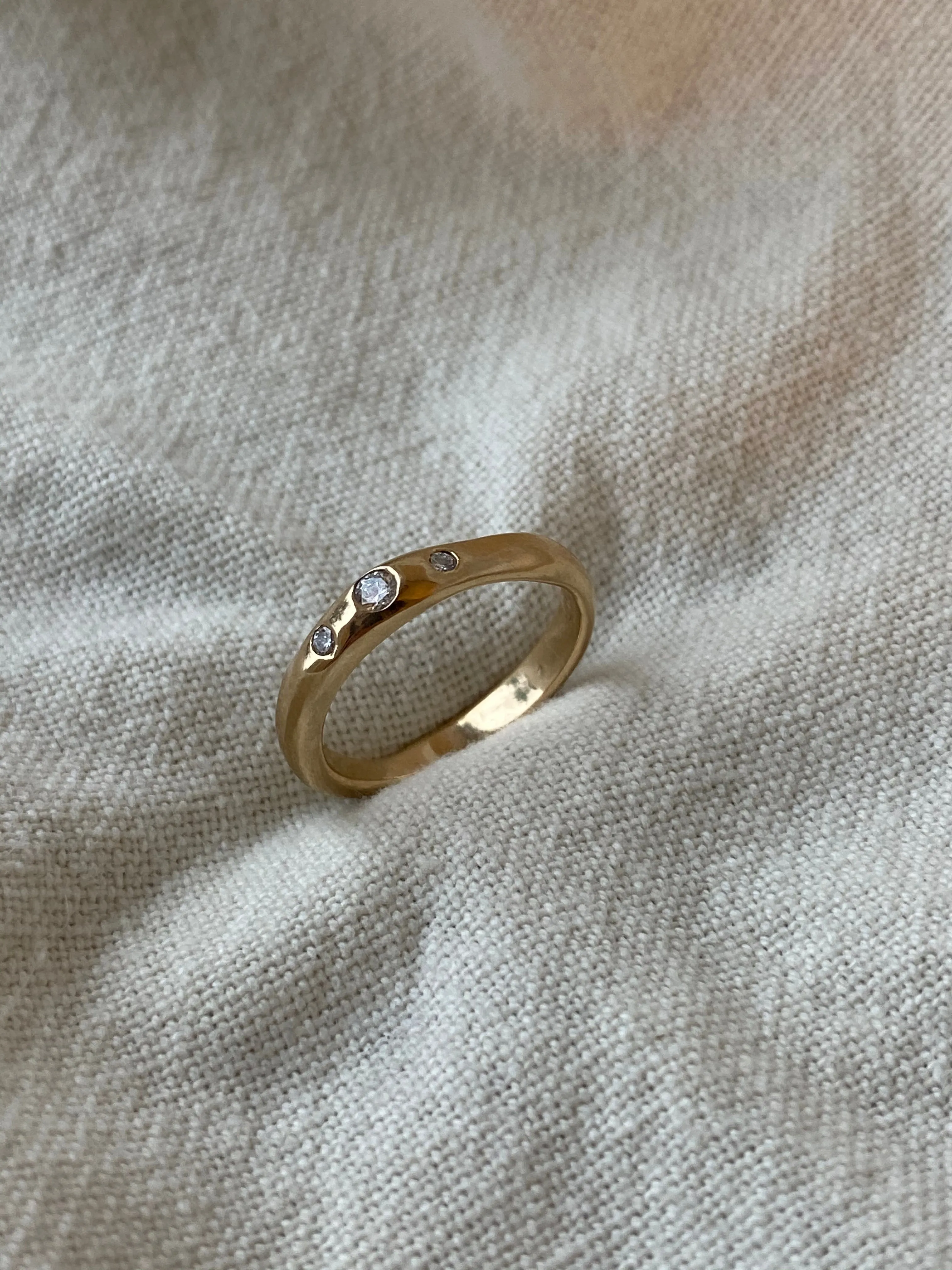 THREE STONE HART RING / 14K & DIAMOND